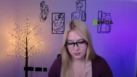 Sophie online show from August 12, 3:20 am
