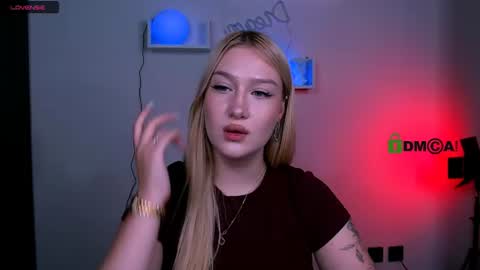Sophie online show from August 13, 8:45 pm