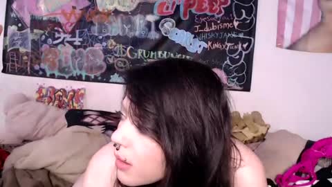 pleasantdinosaurus7537 online show from July 10, 11:27 am