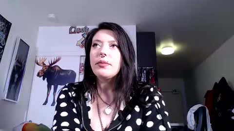 pleasantdinosaurus7537 online show from July 17, 11:54 am
