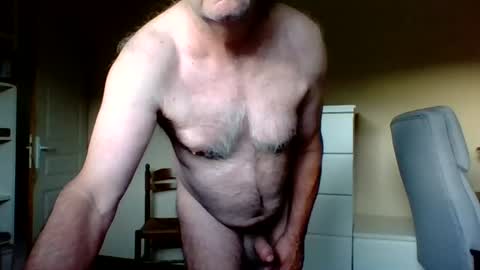 pluchet online show from June 18, 4:01 am