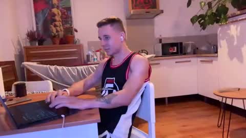 polishboyfriend02 online show from August 11, 10:34 pm