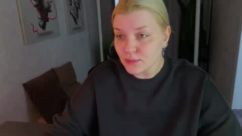 Polly online show from August 14, 1:09 am
