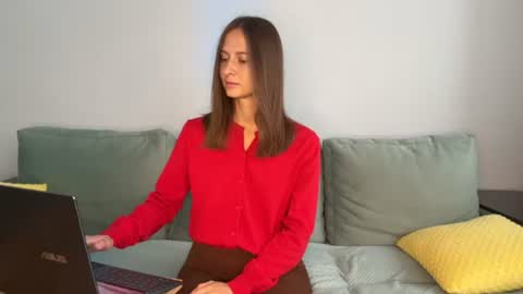 U can call me Poly online show from August 6, 9:30 am