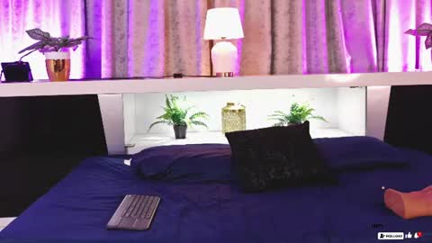  Sara and Kate  online show from August 15, 2:32 pm