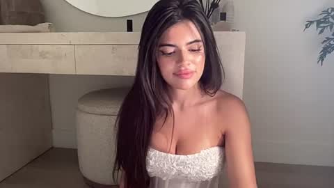 Selena online show from August 17, 1:10 am