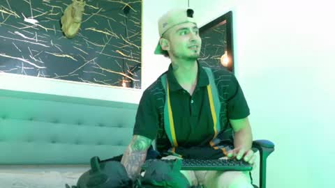   online show from August 3, 7:59 am