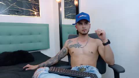   online show from August 6, 10:03 am