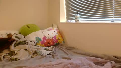 Pale Princess Pawg online show from April 18, 1:22 pm