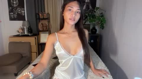 ur hot and wet precious online show from August 11, 5:20 am