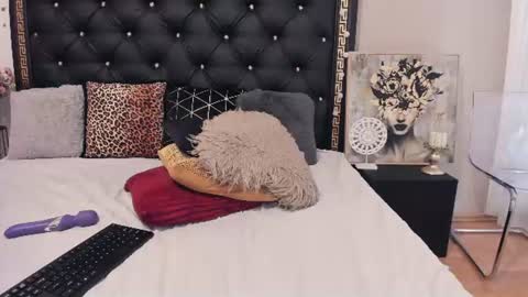 Ailyn online show from August 14, 11:58 am