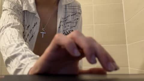 pretty online show from July 1, 1:51 am