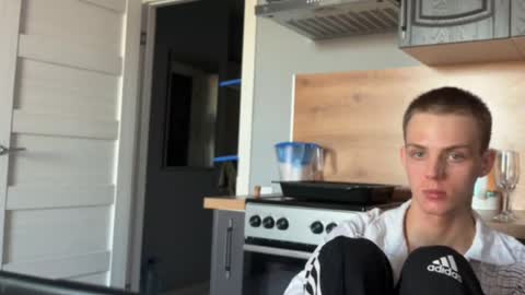 pretty online show from July 3, 2:02 am