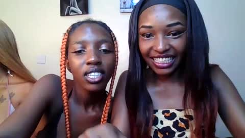 Pretty Babe123 online show from August 14, 5:00 am