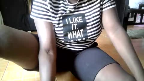 pretty_barbz online show from August 5, 7:39 am