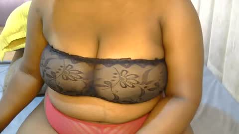 PRETTY BUMS online show from July 31, 10:10 am
