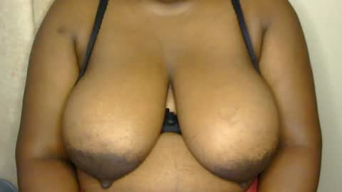 PRETTY BUMS online show from August 2, 10:11 am