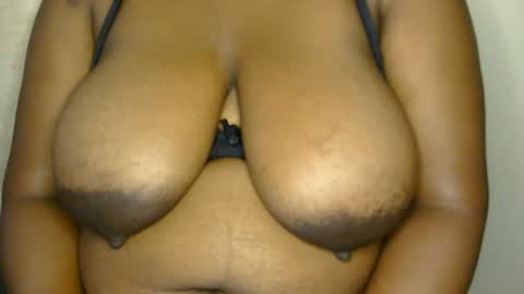PRETTY BUMS online show from August 2, 12:23 pm