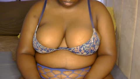 PRETTY BUMS online show from August 3, 12:34 pm