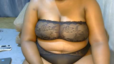 PRETTY BUMS online show from August 4, 2:19 am