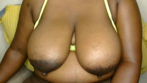 PRETTY BUMS online show from August 16, 4:38 am