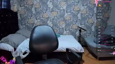 pretty_cristal22 online show from August 8, 12:16 pm