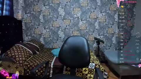 pretty_cristal22 online show from August 9, 7:04 pm