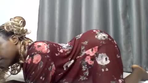 pretty_curvy99 online show from August 14, 3:43 am