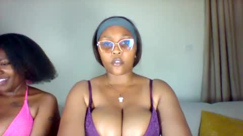pretty_dee1 online show from August 6, 9:36 pm