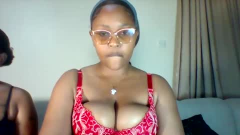 pretty_dee1 online show from August 8, 3:12 pm