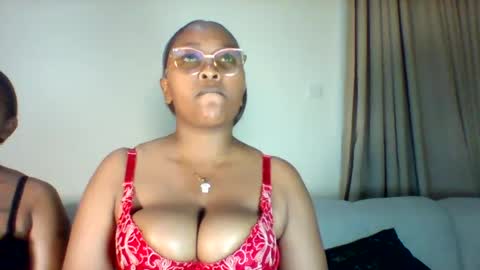 pretty_dee1 online show from August 8, 4:40 pm