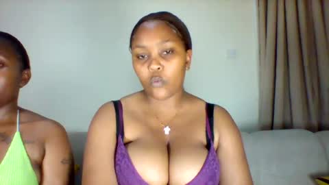 pretty_dee1 online show from August 9, 11:55 am