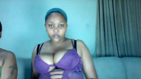 pretty_dee1 online show from August 9, 6:09 pm