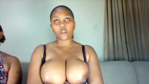 pretty_dee1 online show from August 9, 8:21 pm