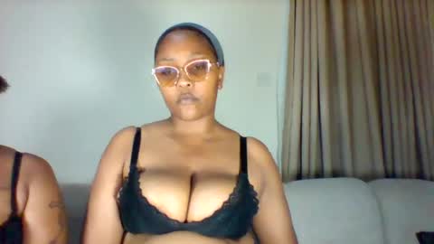 pretty_dee1 online show from August 10, 10:05 am