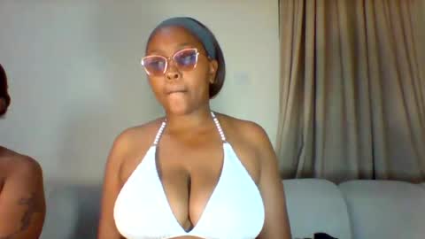 pretty_dee1 online show from August 12, 10:50 am