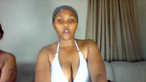 pretty_dee1 online show from August 12, 2:41 pm