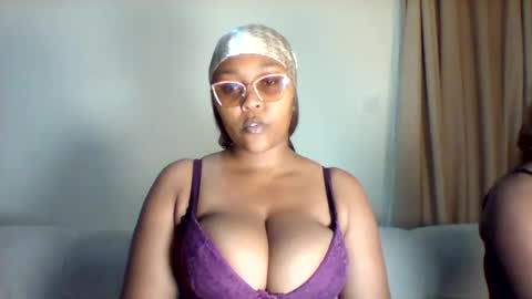 pretty_dee1 online show from August 14, 11:14 am