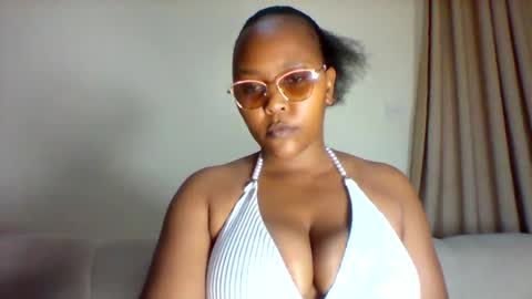 pretty_dee1 online show from August 15, 9:13 am