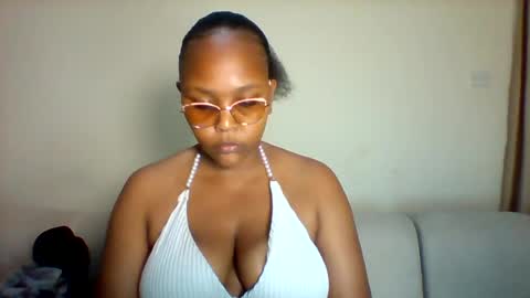 pretty_dee1 online show from August 15, 10:19 am
