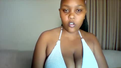 pretty_dee1 online show from August 15, 4:22 pm