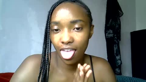 pretty jazminee online show from August 15, 12:20 pm