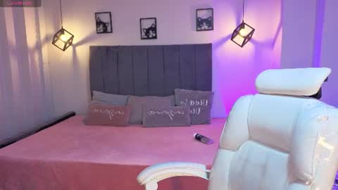 pretty online show from August 13, 2:03 am