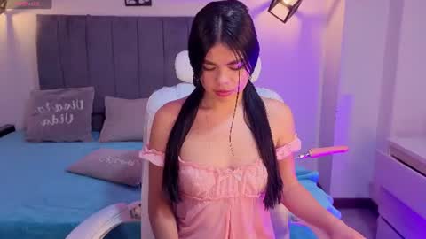pretty online show from August 15, 3:38 pm
