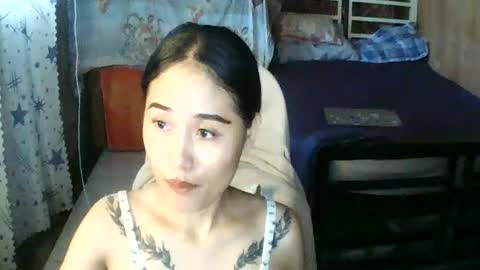 pretty_kat1998 online show from August 12, 3:20 am