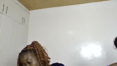 pretty luv1 online show from April 11, 9:37 pm