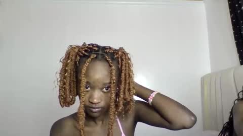 pretty luv1 online show from April 13, 9:23 am