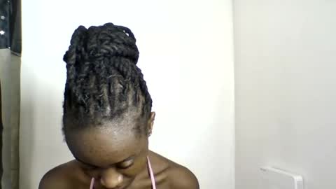 pretty luv1 online show from June 15, 11:52 am