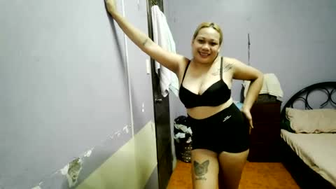 pretty_lyn08 online show from July 13, 8:14 pm
