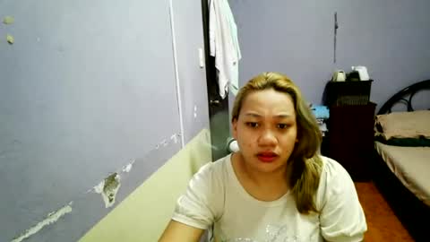pretty_lyn08 online show from July 14, 7:35 am